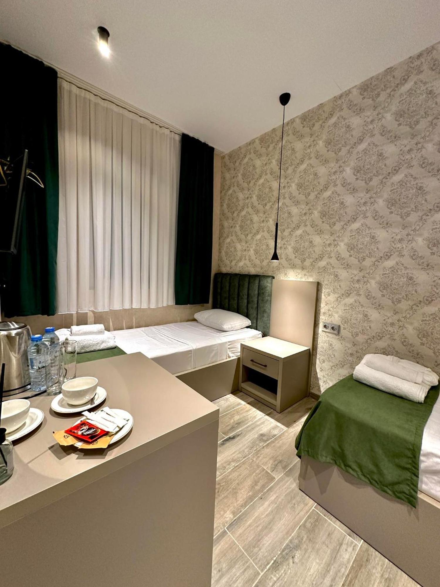 Emerald Hotel Batumi Exterior photo