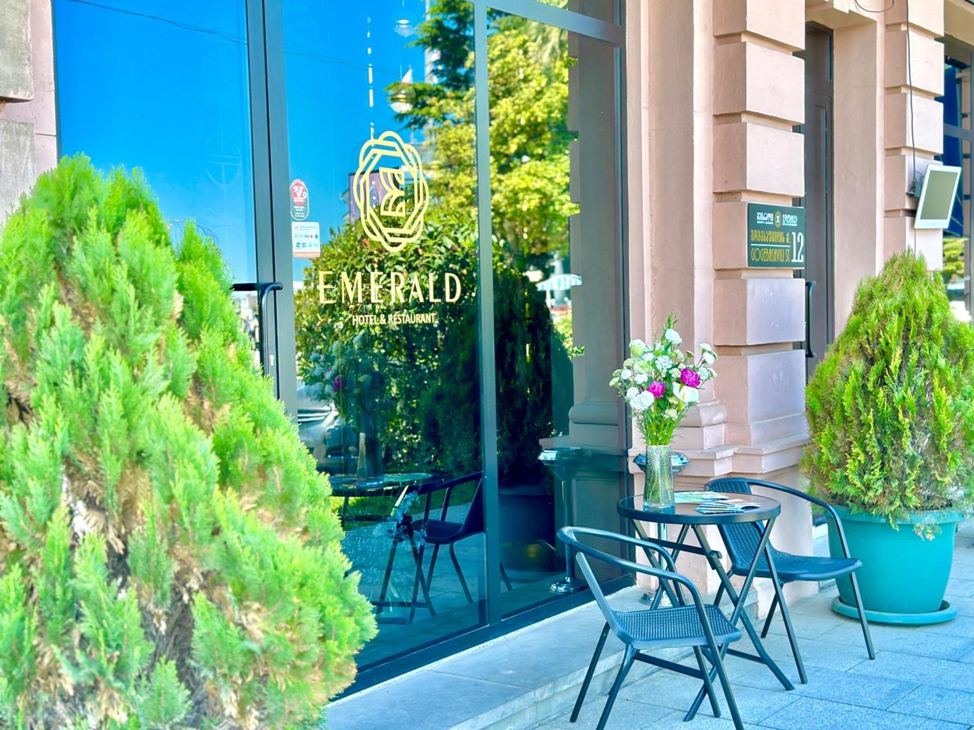 Emerald Hotel Batumi Exterior photo