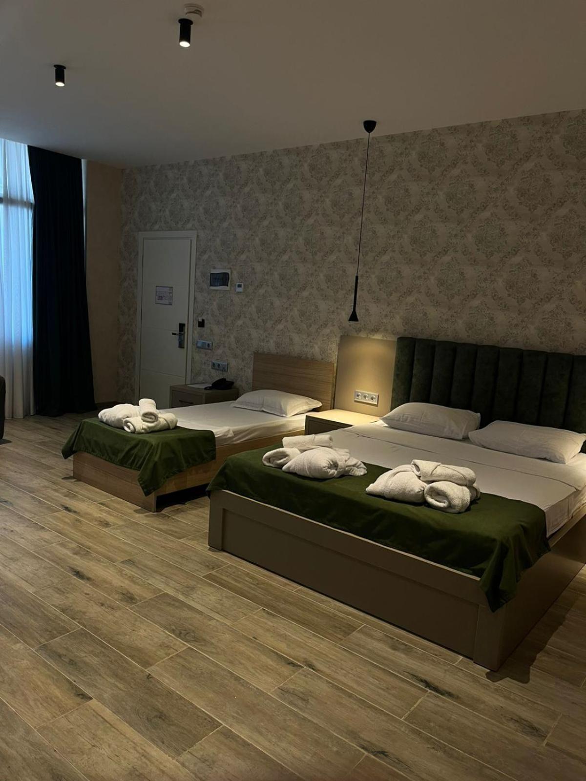 Emerald Hotel Batumi Exterior photo